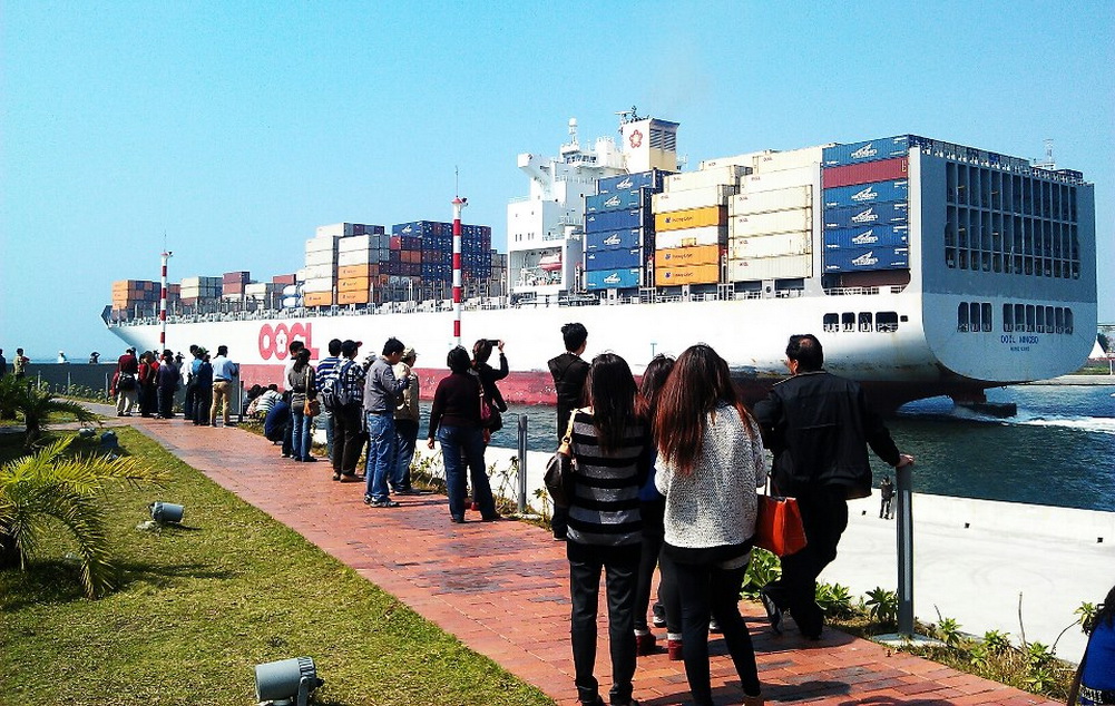 看著大船出港，有人談笑風生，有人緊按快門，您還坐在電腦前面用螢幕在看嗎？趕快來吧！這裡好棒！