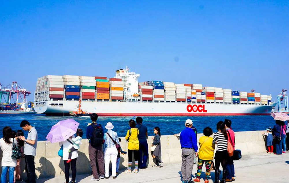 藍天、白雲、大海，還有大船與大港