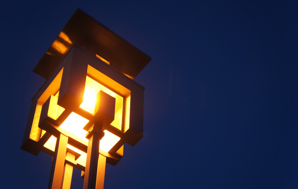 創意絕倫，高字路燈