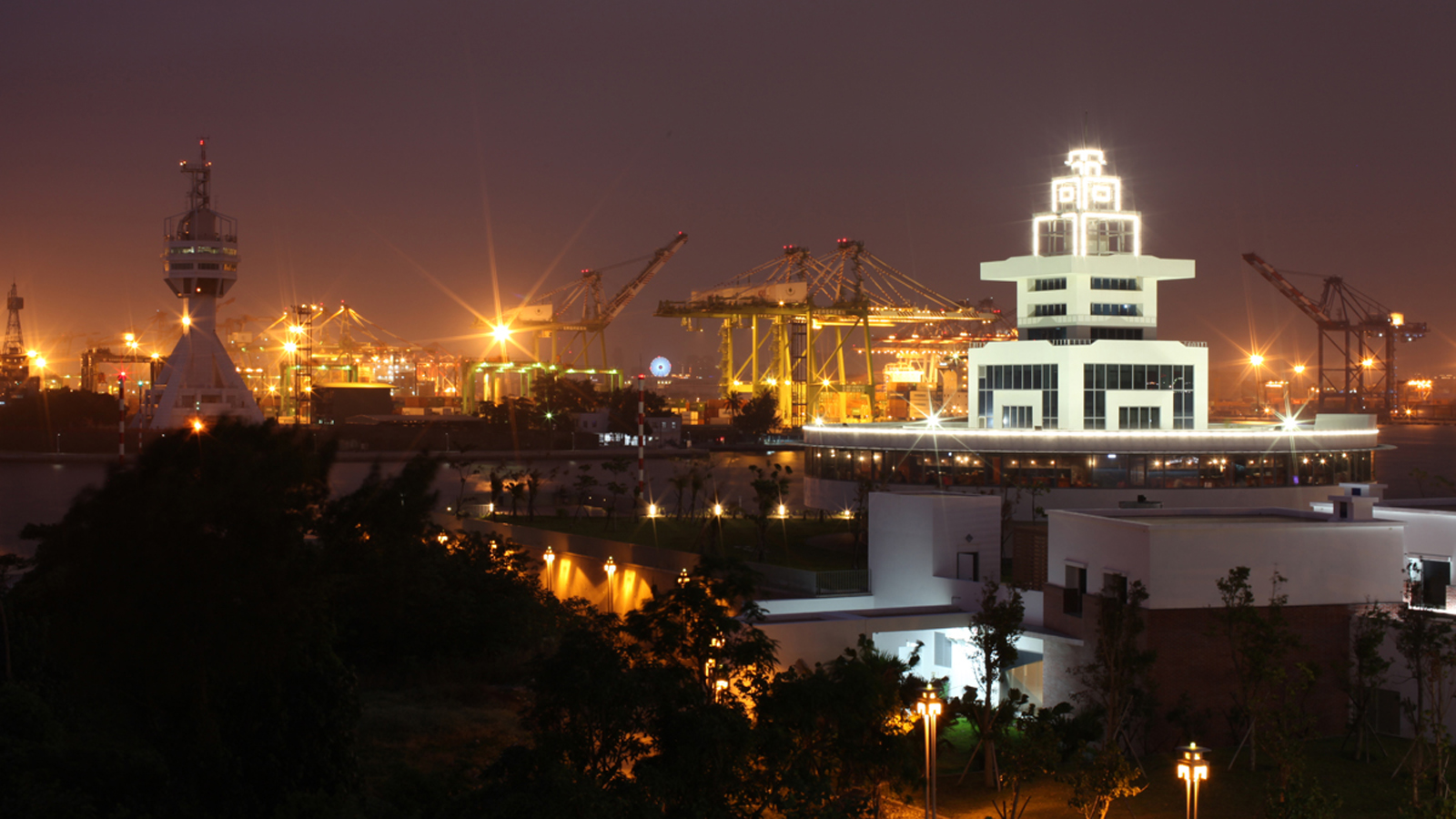 夜光燦爛，景緻迷人